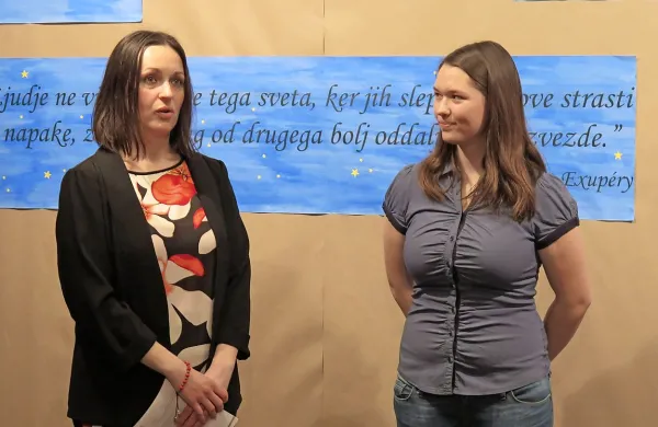 Mentorica Renata Nikolić (levo) je izjemno ponosna na svojo 
učenko. 