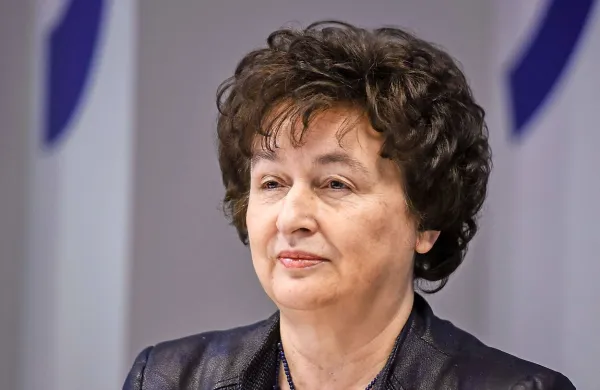 Prvak Desusa Karl Erjavec in vodja poslancev Desusa Franc 
Jurša  ne skrivata, da bi jim Julijana Bizjak Mlakar z odstopom 
olajšala položaj, kar ji tudi priporočata.