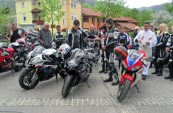 Žegnanje motorjev, da bodo na cesti varni