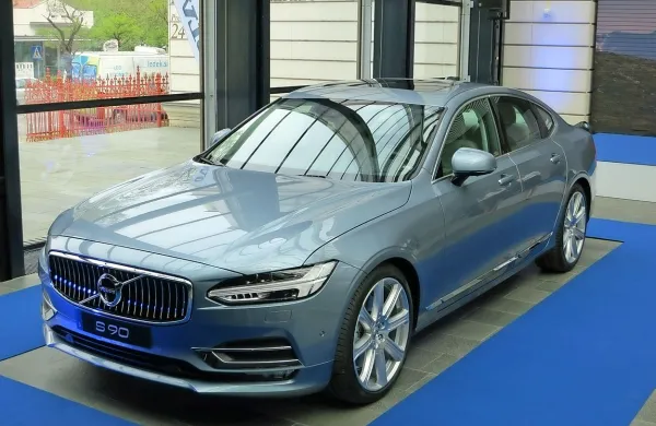Volvova limuzina bo jeseni na voljo tudi v karavanski izvedenki.