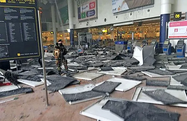 Eden od islamskih skrajnežev, ki sta se prejšnji mesec 
razstrelila na bruseljskem letališču in ubila več ljudi, je na 
letališču delal pet let.