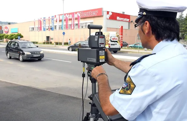 Policisti bodo danes nadzirali hitrosti na številnih primorskih 
odsekih. 