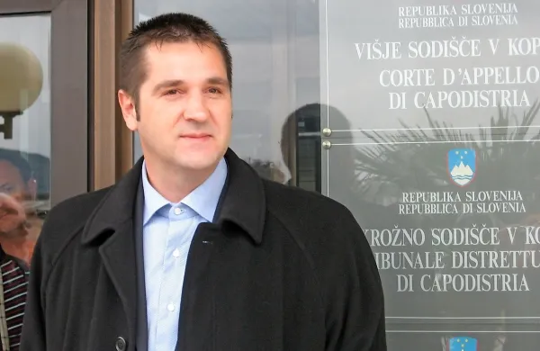 Višji sodniki so Karlu Filipčiču podaljšali rok, do katerega 
mora sindikatu pomorščakov vrniti dobrih 15.000 evrov. 