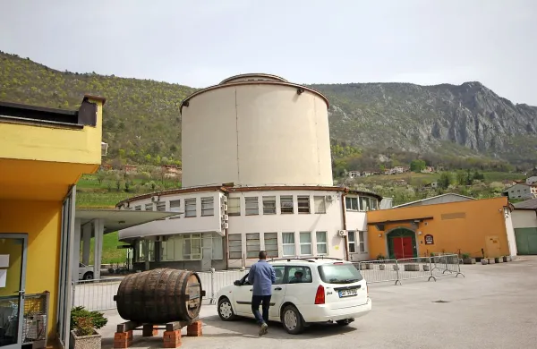 Lastniki Agroinda so danes zaposlenim v družbi izplačali še 
preostali del decembrske plače in januarsko plačo brez 
potnih stroškov, denarja za prehrano in plačanih prispevkov.