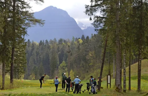 Bovško golf igrišče je urejeno in vabi s pogledi na hribe.