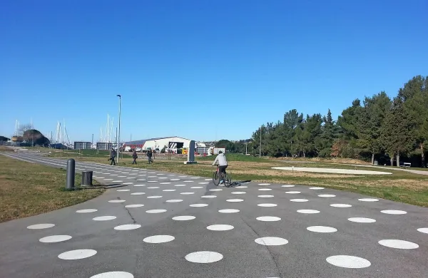  

Ruski kupec mora aro za park Sonce nakazati v roku meseca 
in pol.  

