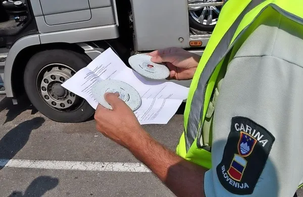 

Obveznost vgradnje pametnih tahografov v nova vozila je 
predvidena za leto 2019, kar bo urejeno s posebnimi izvedbenimi akti Evropske komisije.