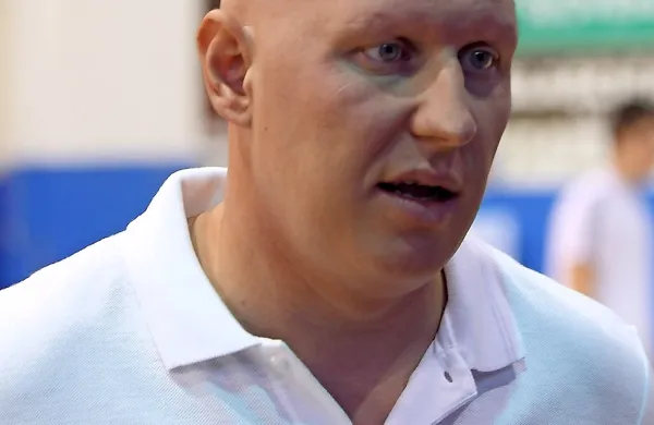 Trener Izolanov Borut Hren