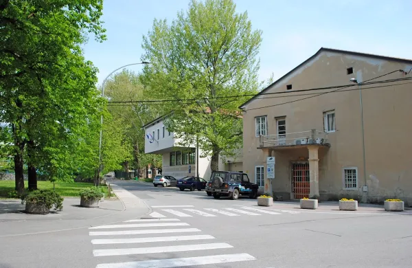 Ajdovci so v paket energetskih sanacij vključili  staro in novo 
občinsko stavbo, bližnji šolski stavbi  in športni center. 