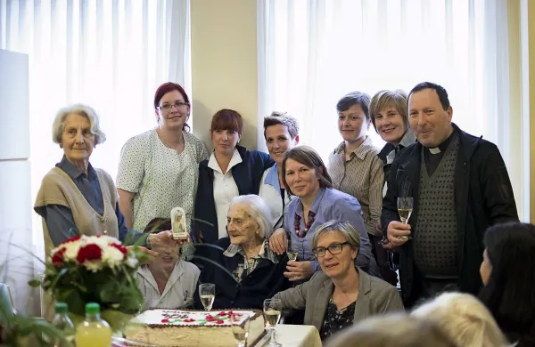 Slavljenko so ob jubileju v Domu starejših občanov Ilirska 
Bistrica poleg zaposlenih in sostanovalcev obiskali tudi  
predstavniki bistriških organizacij.