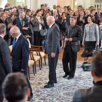 Pahor  podelil odlikovanja  zamejcem in novinarjem