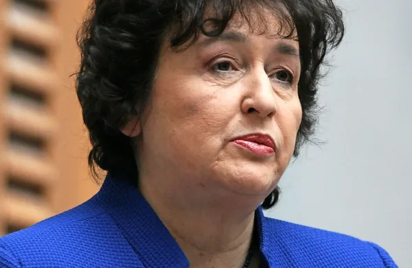 Na primopredaji je Bizjak Mlakarjeva povedala, da ministrstvo zapušča v dobri kondiciji in verjame, da bodo dela na ministrstvu tudi pod začasnim in nato novim vodstvom potekala nemoteno.