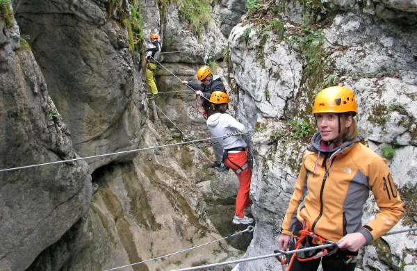  Prve goste bodo v sotesko Srn'ca peljali na jutrišnji praznični dan.   