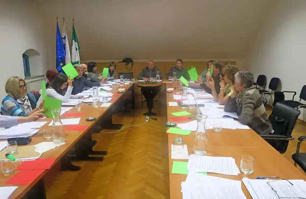 Občina Cerkno je proračun dobila brez glasov svetnikov Liste 
MC in svetnika SDS.