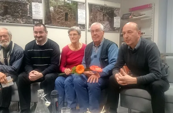 Aleksij Pregarc, Davor Kernel, Anka in Jadran Čeh ter Stojan 
Lipolt (na fotografiji z leve) so Sežano predstavili z več zornih 
kotov. 