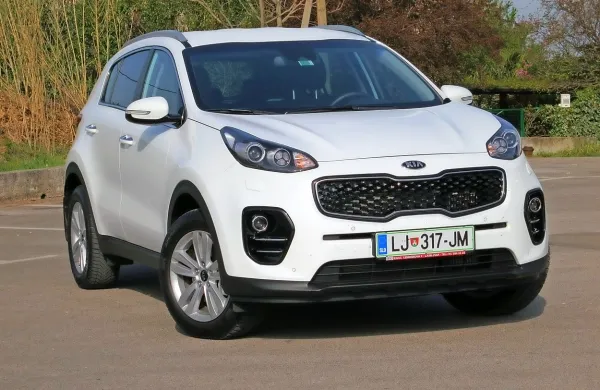 Spredaj je sportage pridobil na agresivnosti.