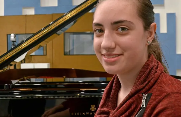 Pianistka Lara Gorše osvaja  visoka mesta na tekmovanjih, pa 
četudi z visoko vročino. 