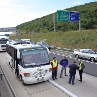 Zaradi gorečega vozila so zaprli predor Dekani