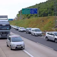 Zaradi gorečega vozila so zaprli predor Dekani