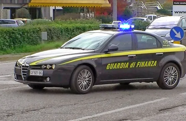Pravi finančni stražniki s početjem  lažnih “kolegov” niso bili 
prav nič zadovoljni. 
