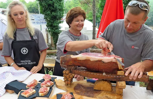 Letošnji, že 46.  Praznik terana in pršuta je pod vprašanjem 
predvsem zaradi nizke finančne pomoči občine.