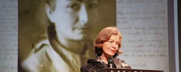 Lorena Fornasir je ob pospravljanju stanovanja svoje pokojne mame 
presenečena našla dva zvezka - dnevnika partizanke. 