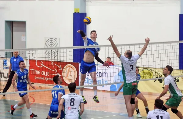 Odbojkarji Salonita Anhovega so včeraj v drugi tekmi za tretje 
mesto v 1. DOL za moške doma premagali Panvito Pomgrad 
s 3:2 (-23, 22, -17, 23, 16).