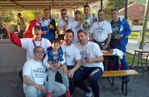 Naslov prvakov v ligi obalnih veteranov za sezono 2015/16 je 
osvojila ekipa ŠD Luka (na fotografiji).
