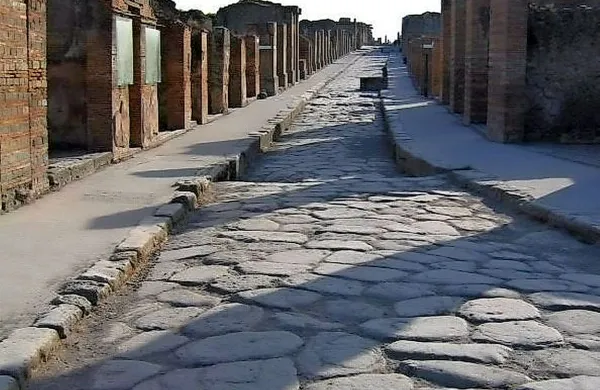 40 milijonov evrov bodo namenili Pompejem.