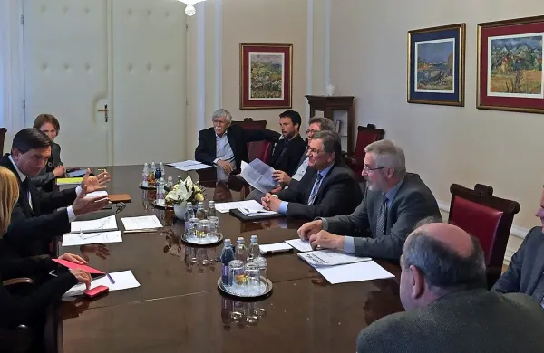 Vrhunska slovenska pravna znanost se je včeraj sestala pri 
predsedniku Borutu Pahorju (levo).