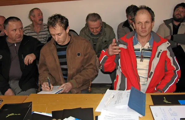  V Novakih so pred štirimi leti prvi zborovali za zaščito vode z UV žarki, a so ob vseh mogočih 
problemih ostali le pri bakteriološko onesnaženi vodi.