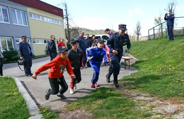 Pomerilo se je kar 54 ekip.