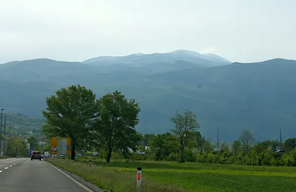 Med obvoznico in hitro cesto bodo začeli komunalno urejati 
poslovno cono V Talih.