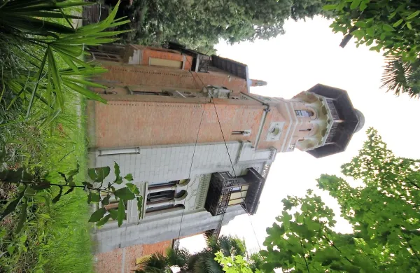 Na ministrstvu  preverjajo, ali je snubec, ki bi skriti in zanemarjeni lepotici vrnil sijaj,   ustrezen.  