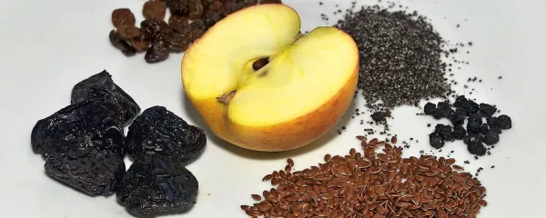 Lupina jabolka, drobnejši sadeži in semena se majhnemu 
otroku lahko zataknejo v grlu.