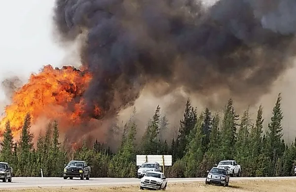 Požar se širi jugovzhodno, stran od mesta Fort McMurray 
proti sosednji provinci Saskatchewan.