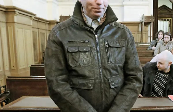 Ena od medicinskih sester, ki so pričale v današnjem 
nadaljevanju sojenja zdravniku Ivanu Radanu, je razkrila, da ji 
je ta naročil, naj umirajočemu bolniku odmeri propofol z 
najvišjo hitrostjo, a tega ne zapiše v temperaturni list.