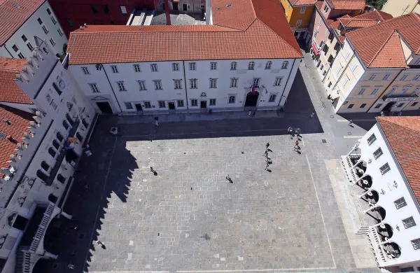 Univerza na Primorskem je porabila vse zaloge iz preteklih let in ima trenutno več kot 600.000 evrov nepokrite izgube.  