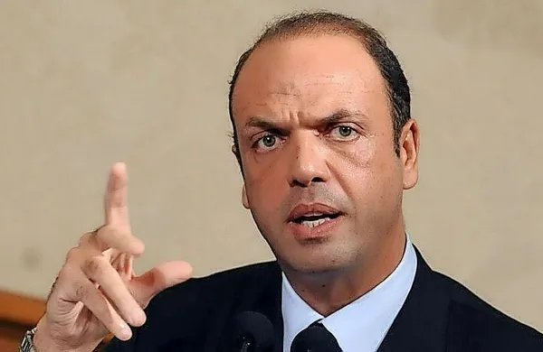 Italijanski notranji minister Angelino Alfano je v nedeljo 
povedal, da so v sodelovanju s slovensko policijo prijeli 
tujega borca, slovenskega državljana, ki je v Italiji novačil 
džihadiste. 
