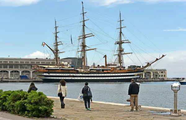 Amerigo Vespucci v Trstu že vleče poglede nase