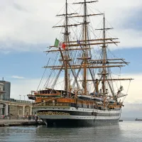 Amerigo Vespucci v Trstu že vleče poglede nase