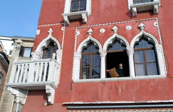 Za ohranitev prepoznavnega rdečega pročelja pa so se 
zavzeli tako Pirančani s peticijo kot župan Peter Bossman.