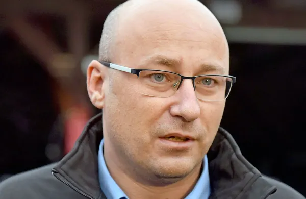 Sindikat policistov Slovenije (SPS) je na današnjem izrednem 
kongresu v Zrečah podprl svojega dosedanjega predsednika 
Zorana Petroviča in mu izglasoval zaupnico z nadaljnje 
delovanje.