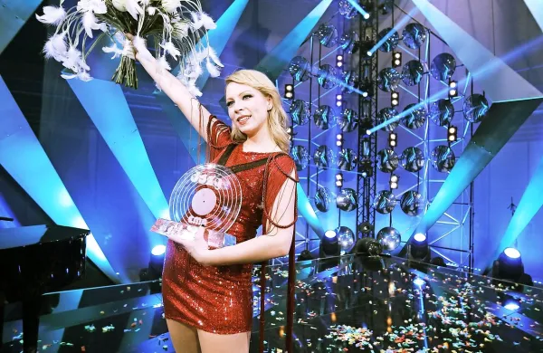 Zmagovalka Eme Manuella se ni prebila v finale Evrovizije.