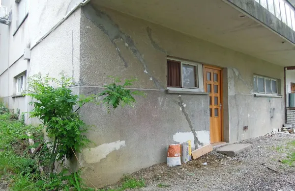 Zemlja v Semedeli drsi, ogroženih 5000 ljudi