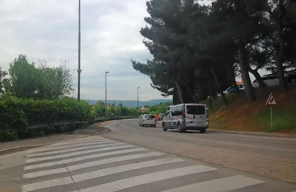 Zaradi del na odseku Ceste na Markovec promet poteka 
izmenično.