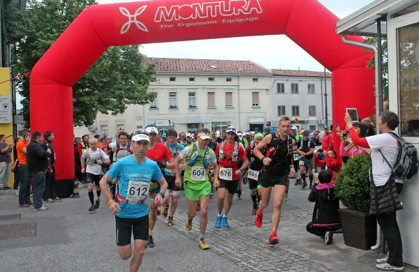 Lani je Ultra trail Vipavska dolina najhitreje pretekel Marjan 
Zupančič (v modrem).