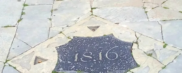 Plošča z letnico obiska 1816 je še zdaj vzidana pred glavni 
vhod koprske stolne cerkve na Titovem trgu.