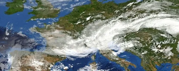 Poti nam priteka zelo vlažen zrak.

