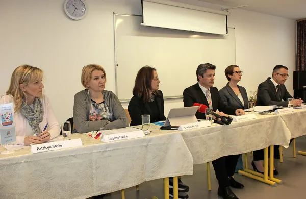 Informacije glede predvidene namestitve begunskih otrok v 
Postojni so predstavili predstavniki  ustanov in organizacij, ki 
bodo vključene v delo s to ranljivo skupino.  